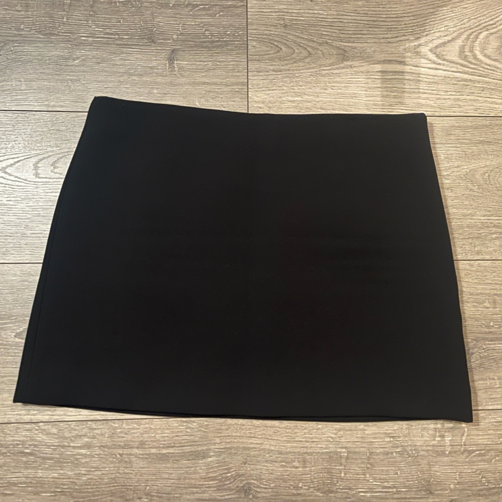 Zara Black Mini Skirt. Size L